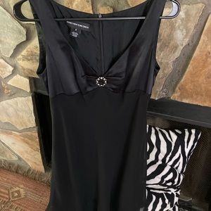 Beautiful Black silk evening dress w/broach Size~8. NWOT